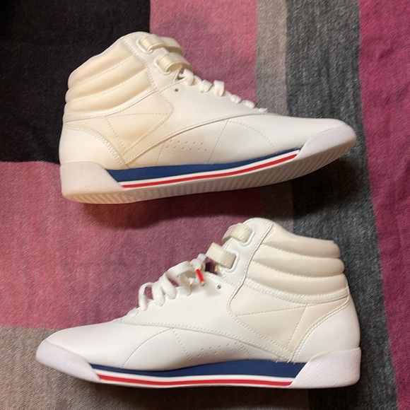 Reebok Hightop Women’s Classic White Sneakers Size 8 1/2. - Picture 2 of 9
